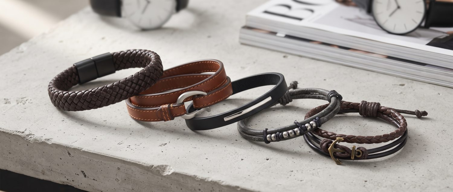Bracelets homme 2025 : le cuir s'impose au poignet masculin